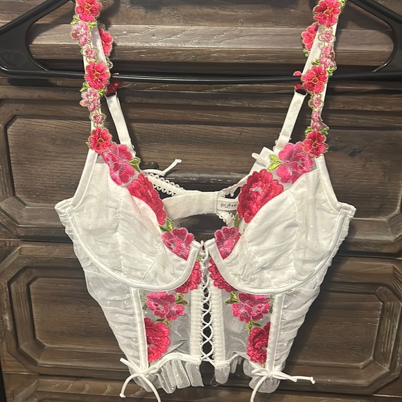 For Love And Lemons Tops - ‼️‼️Sold ‼️‼️❤️For Love and Lemon sheer Floral Bra Top.